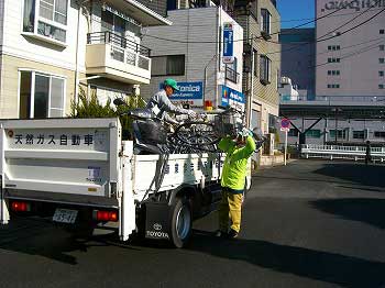 放置自転車等の撤去の様子