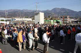 水無川平和橋上流植樹の様子2