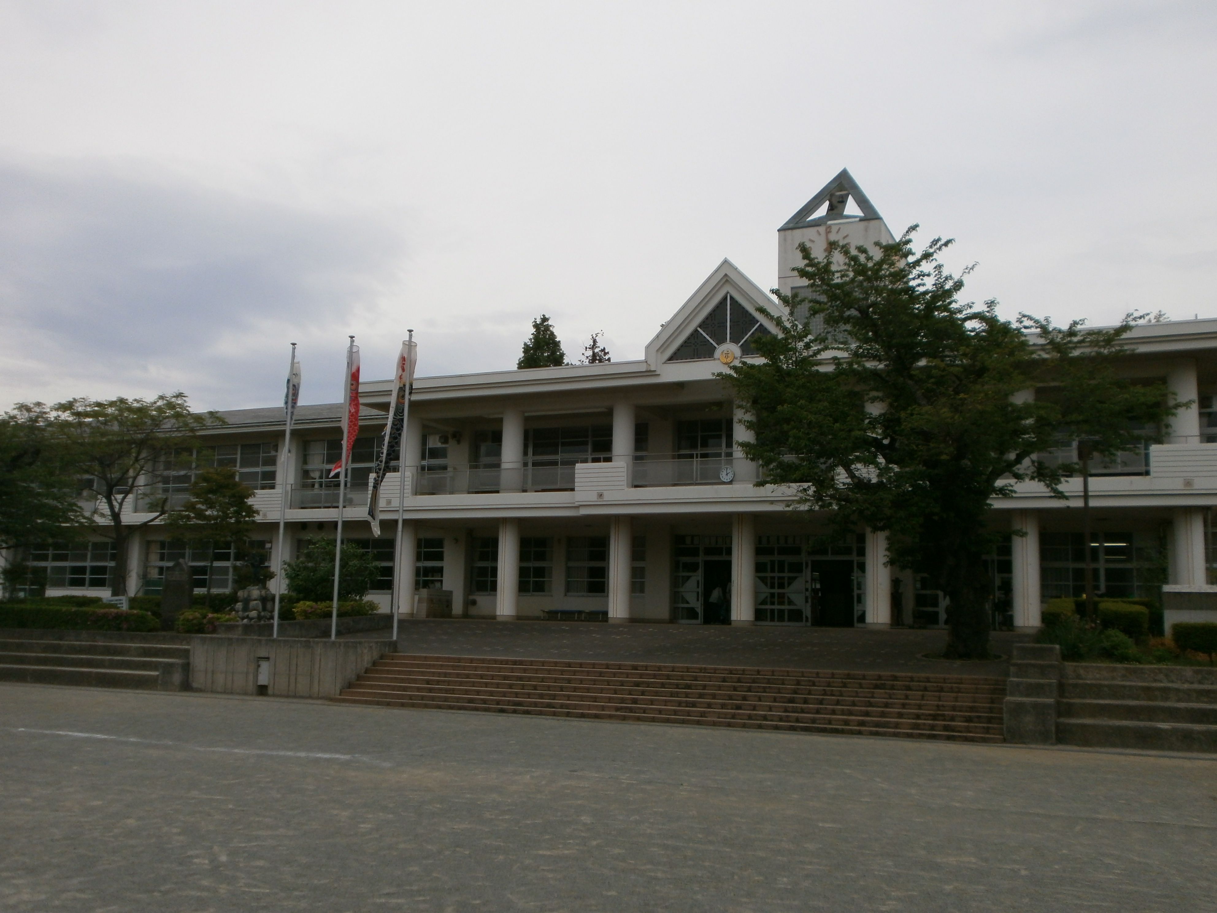 上小学校 概観