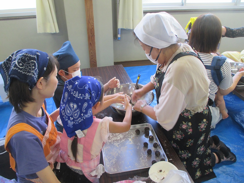 写真：お月見まんじゅう作り１