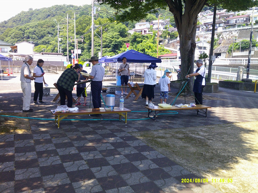 そうめん流しの様子