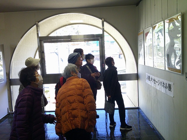 展示見学の様子