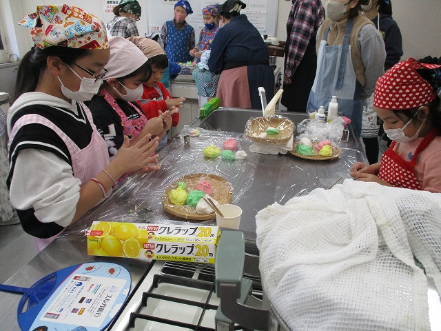 だんごの木作りの様子