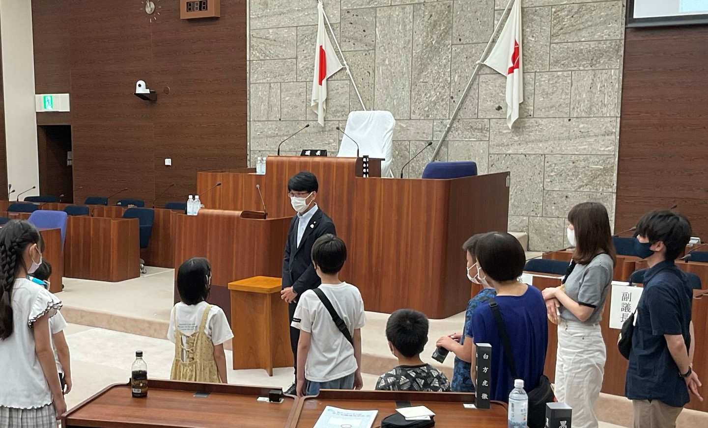 議会見学の様子の写真
