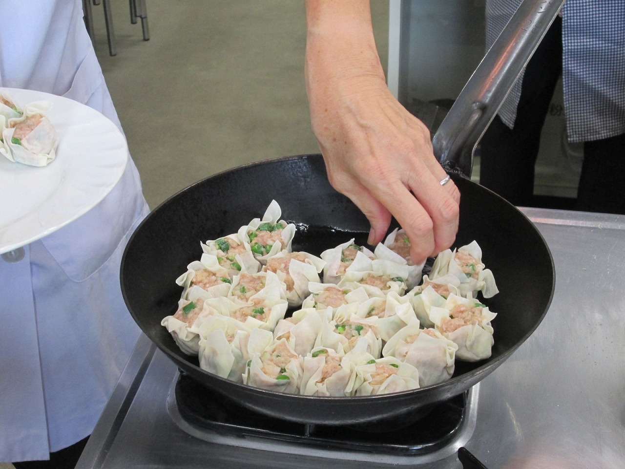 写真：サヤインゲン入り焼きシュウマイ