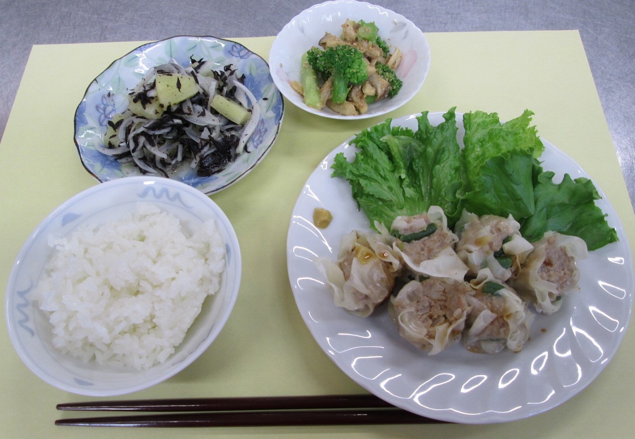 写真：サヤインゲン入り焼きシュウマイ
