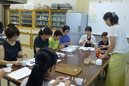 アロマオイル作成ワークショップの様子