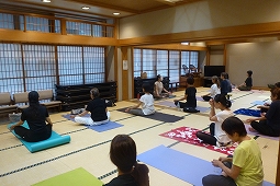 ヨガセッションの様子