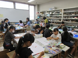 子ども絵画教室の様子午前