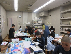 子ども絵画教室の様子午前