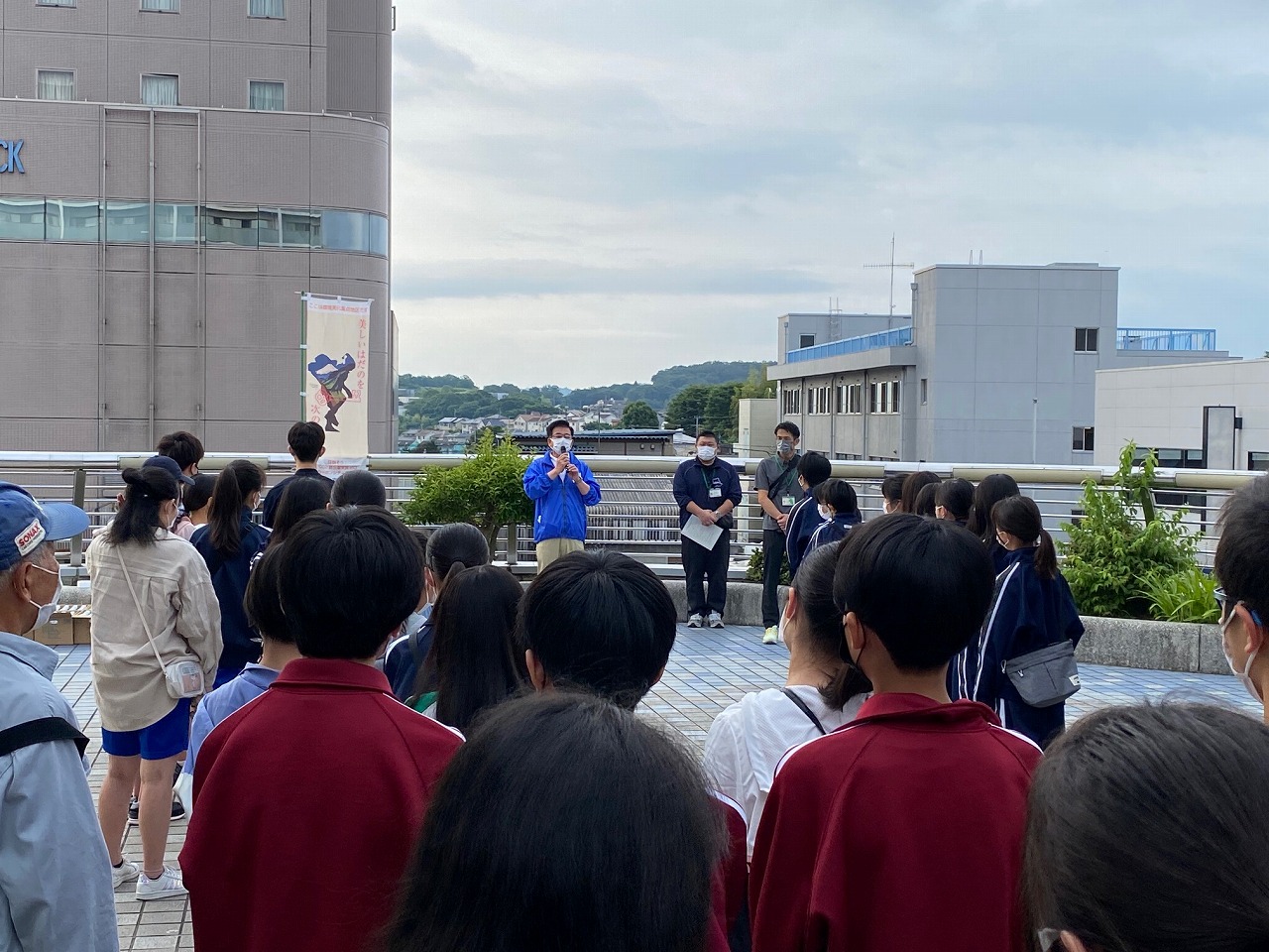 駅前早朝ごみゼロクリーンキャンペーンの写真