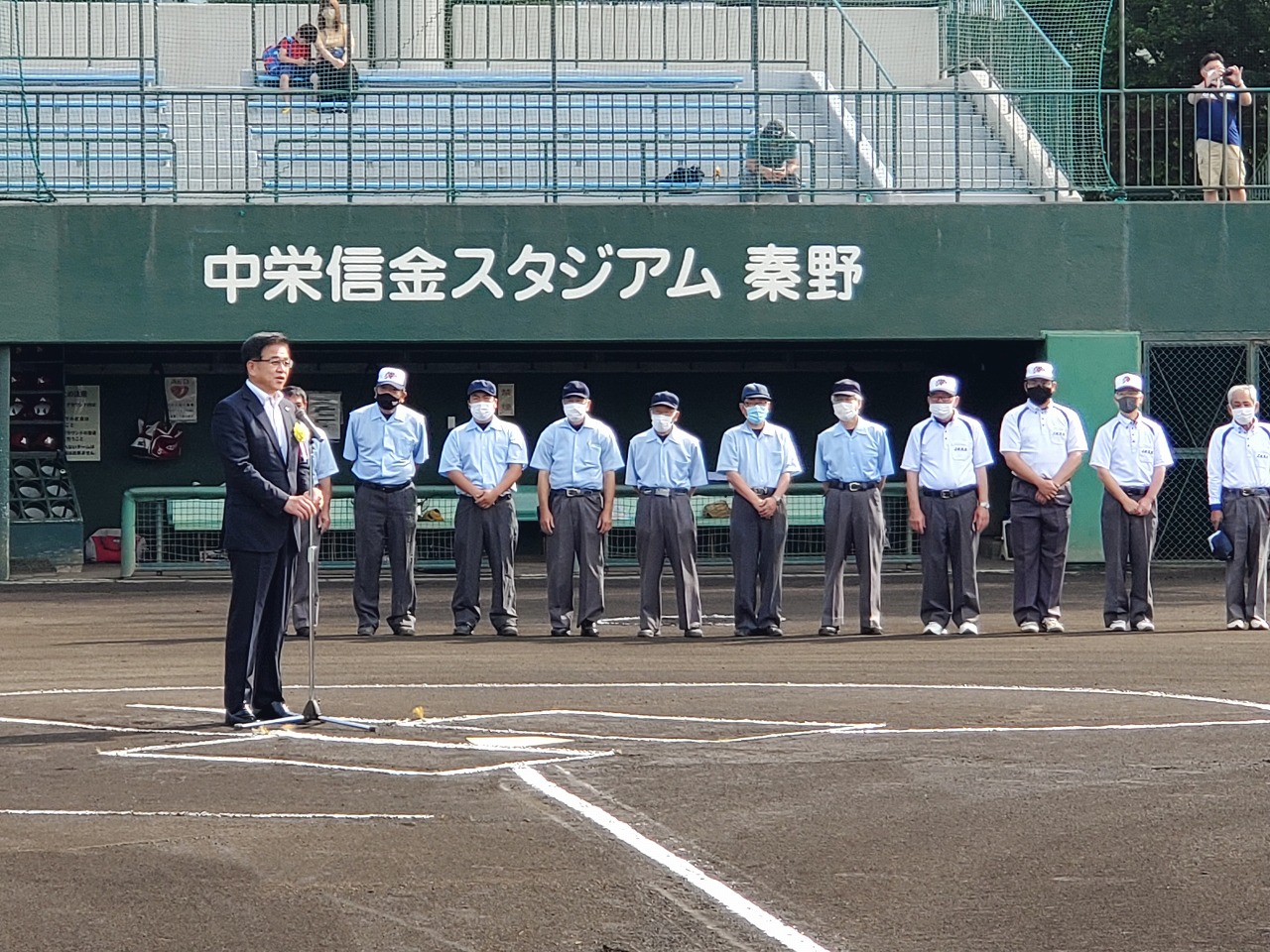 秦野地区工業野球大会開会式の写真