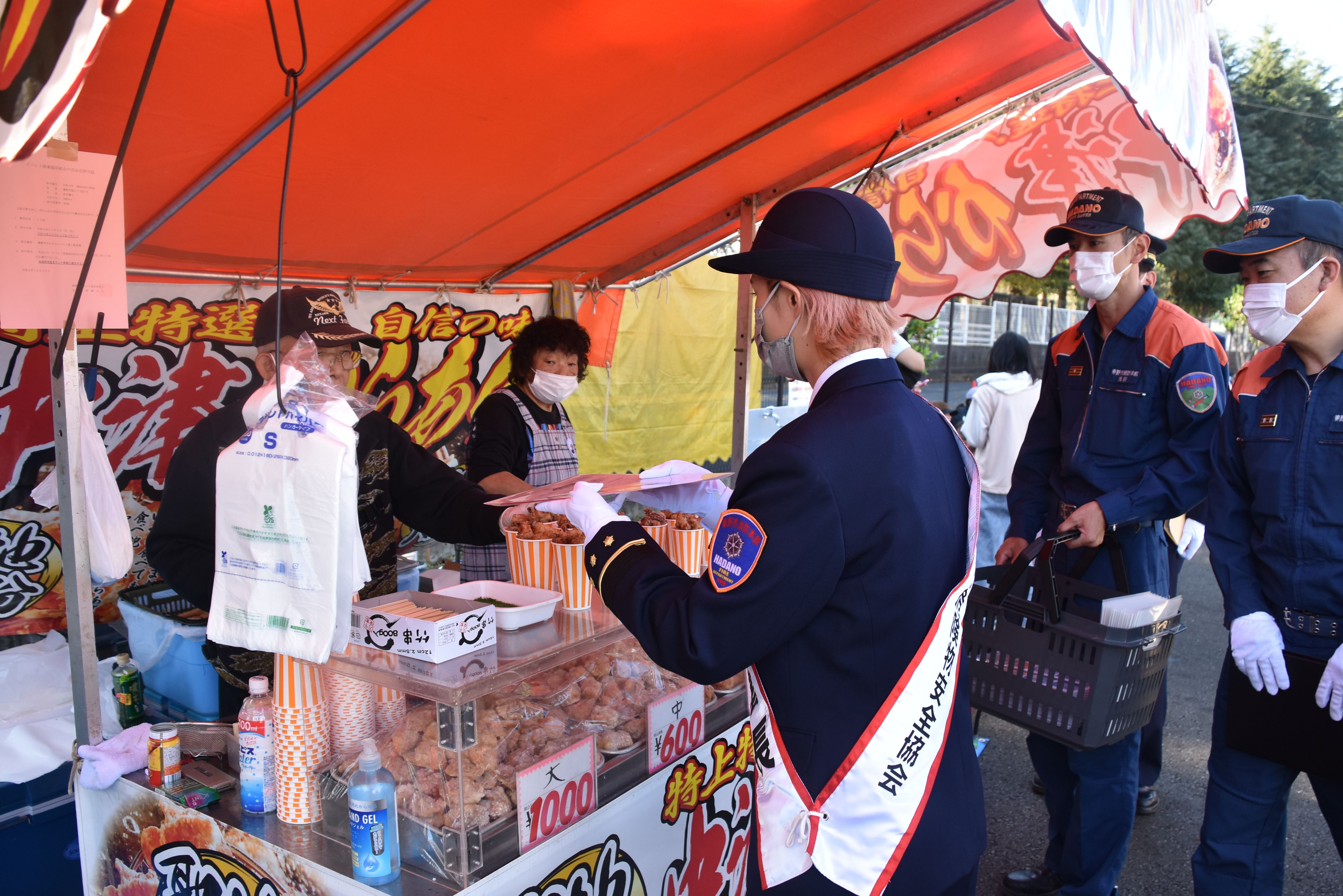 露店会場の巡回広報している様子