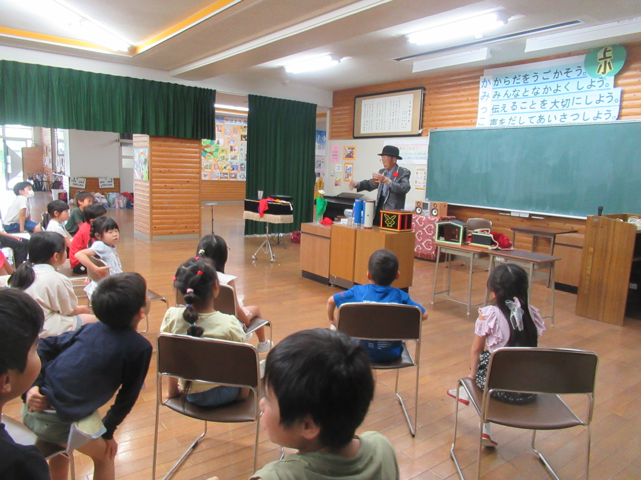 写真：かみ放課後子ども教室（琴をきこう）