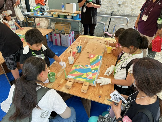 渋沢駅ベンチ製作の様子_2