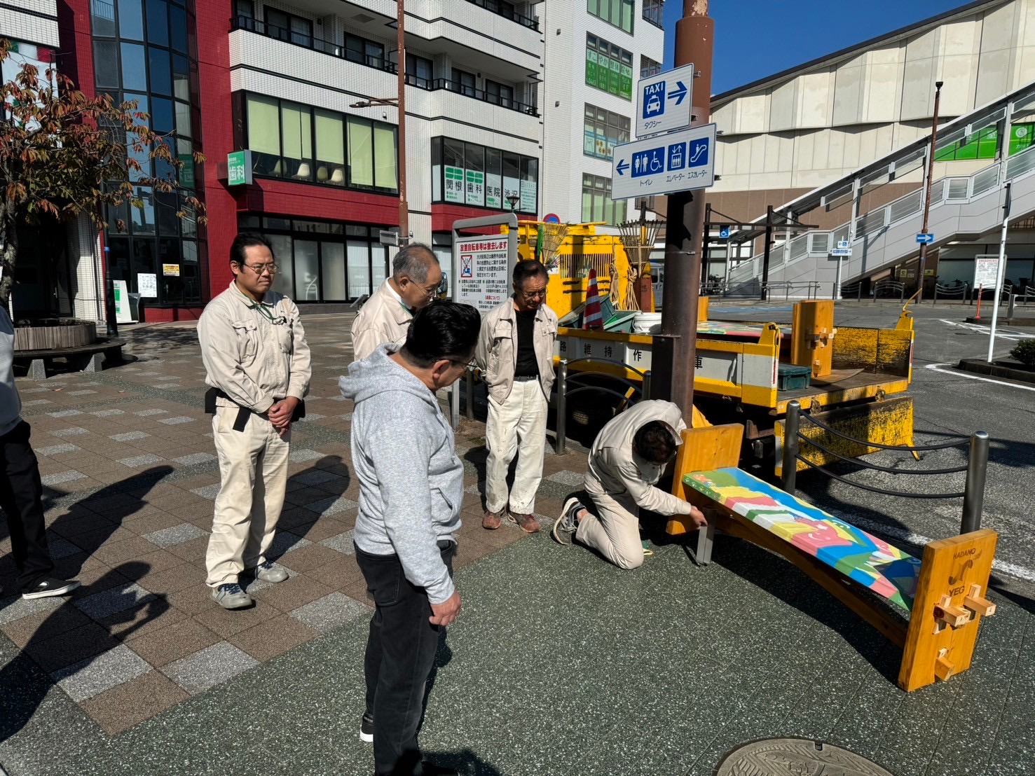 渋沢駅ベンチ製作の様子_3