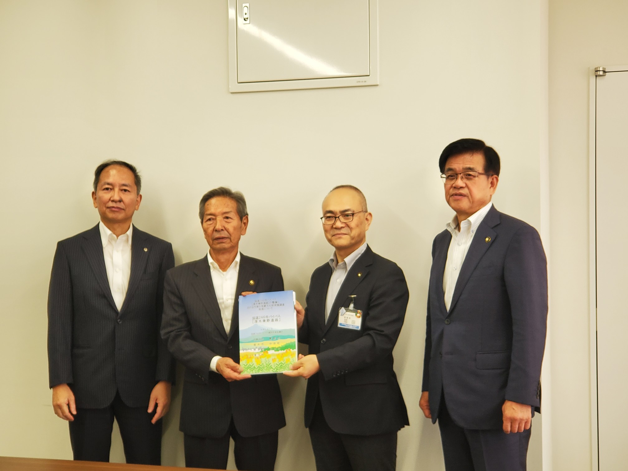 国道246号バイパス建設促進協議会要望活動（県・花田教育長）（横浜）2