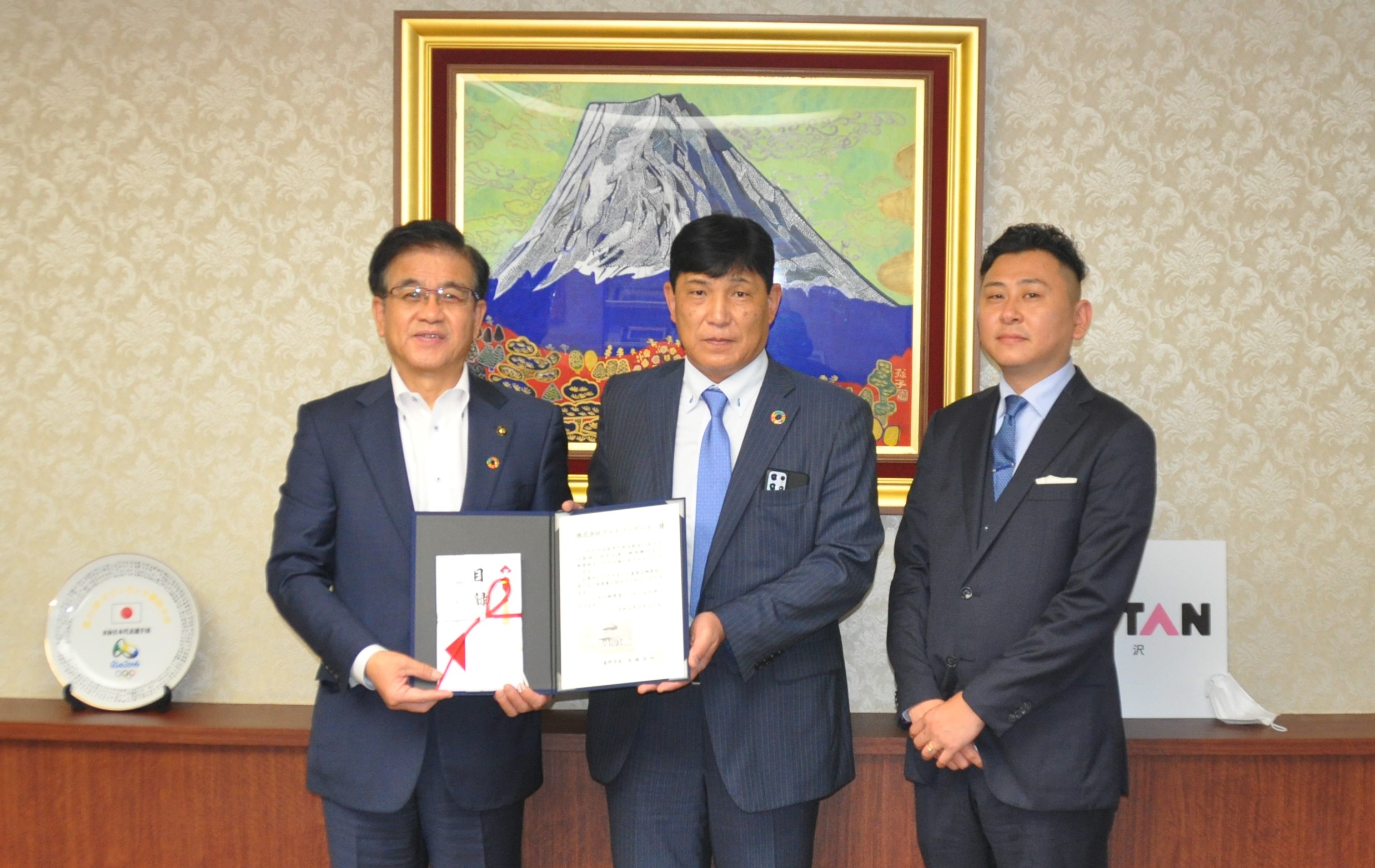 ファイバーゲート様感謝状贈呈式の模様