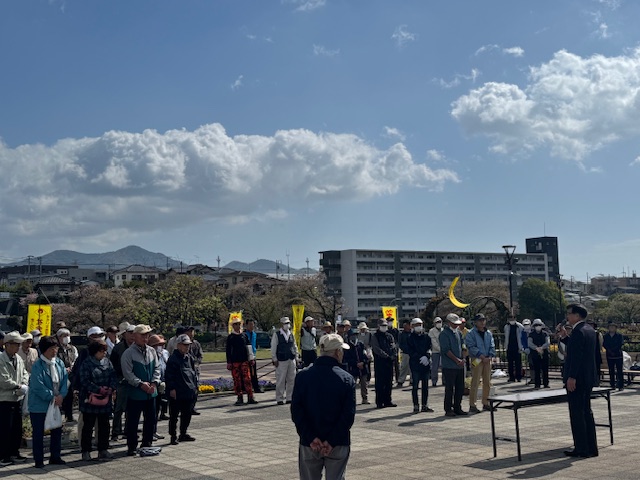 老人クラブ連合会除草作業挨拶写真