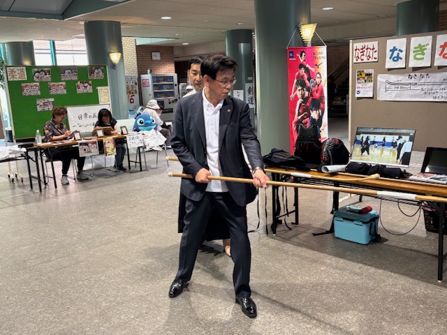 武道祭のなぎなた体験写真