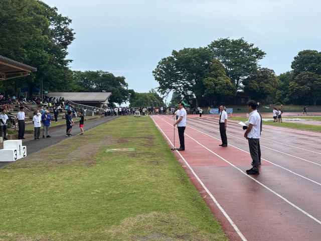 秦野市陸上競技大会開会式挨拶写真