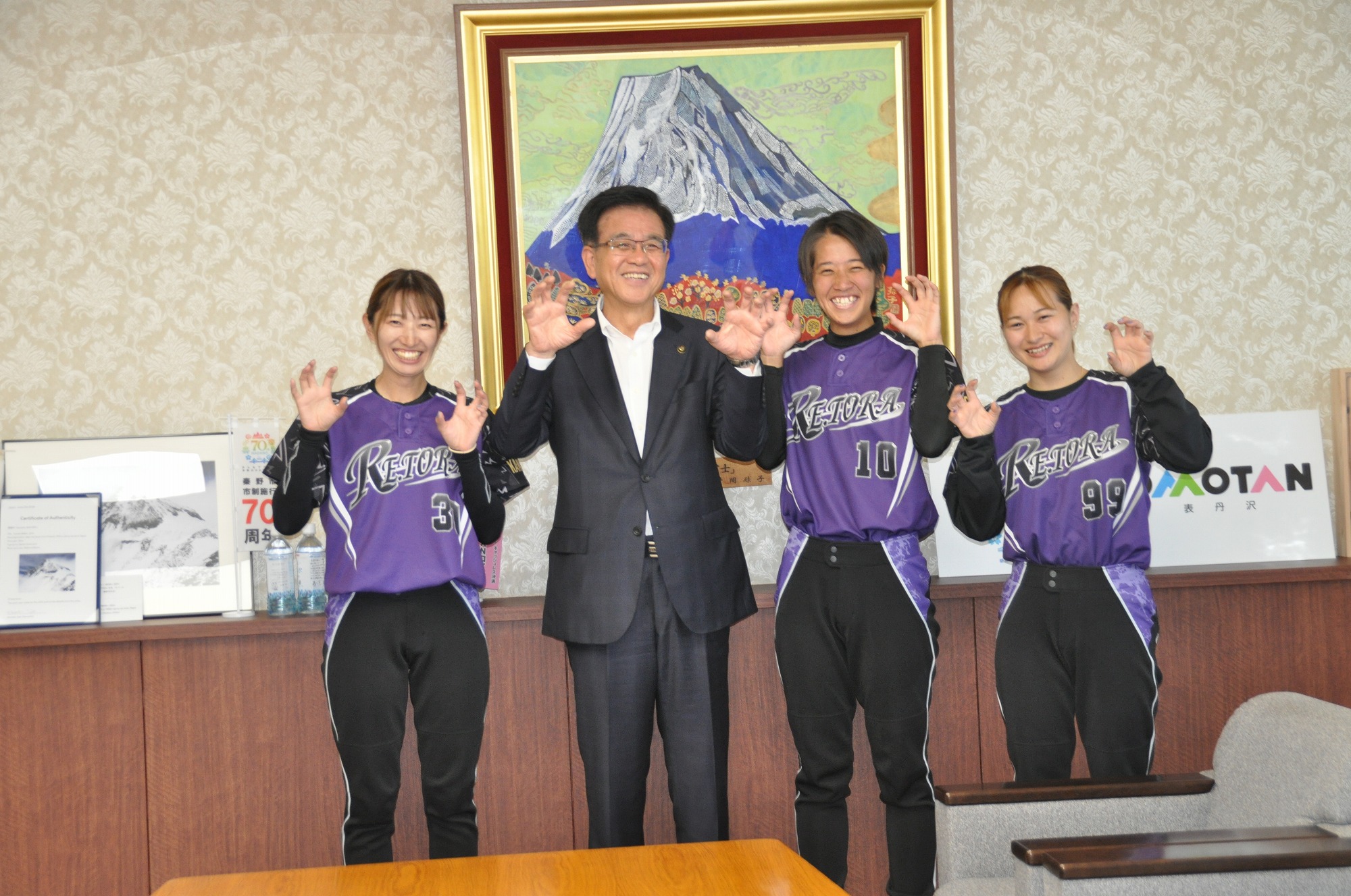 女子ソフトボールチーム大会出場報告