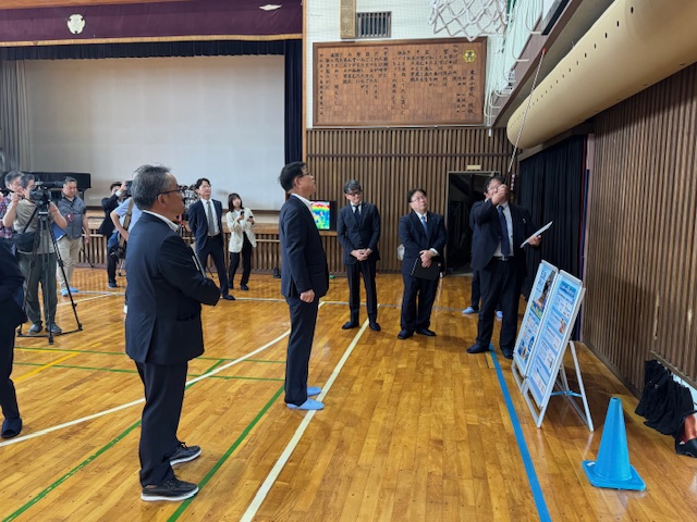 末広小学校体育館空調設備視察