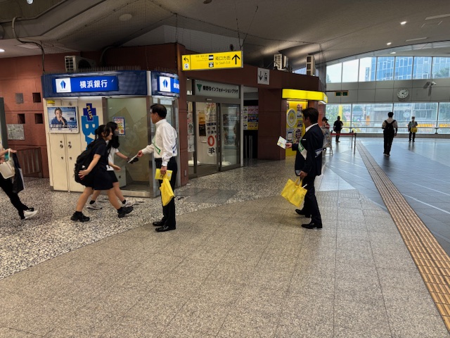 社会を明るくする運動駅頭啓発活動